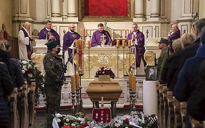 Msza żałobna odbyła się w tak bliskim zmarłemu kościele na  Górkach, a pochówek na cmentarzu przy ul. Norbertańskiej.