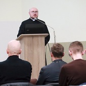 ▲	Parafia na Widoku ma nadzieję na cykl spotkań katechetycznych. Pierwszy wykład wygłosił ks. Grzegorz Cieślak.