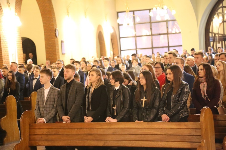 Bierzmowanie młodych z Nawojowej i Zawady