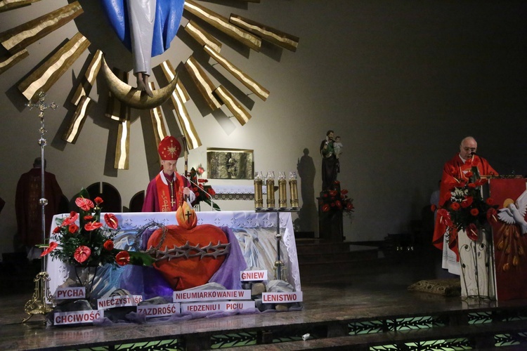 Bierzmowanie młodych z Nawojowej i Zawady