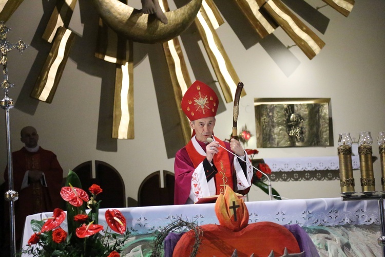 Bierzmowanie młodych z Nawojowej i Zawady