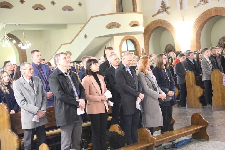 Bierzmowanie młodych z Nawojowej i Zawady