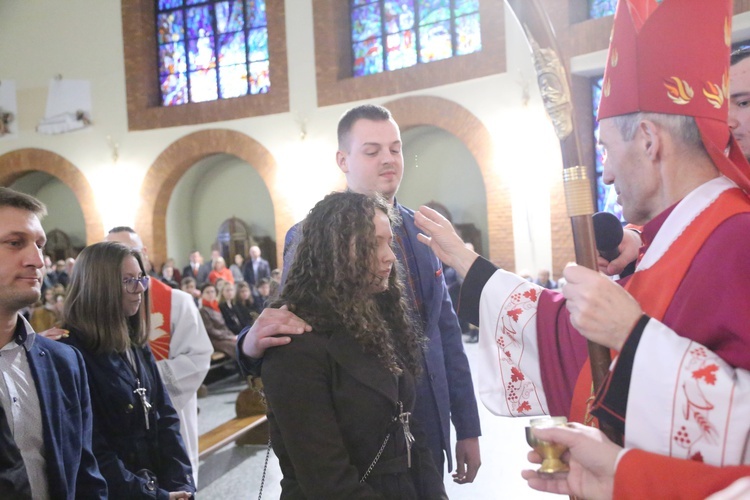 Bierzmowanie młodych z Nawojowej i Zawady