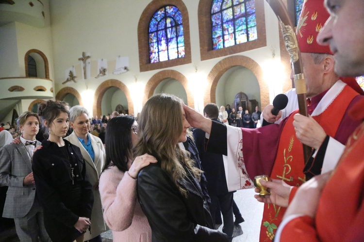 Bierzmowanie młodych z Nawojowej i Zawady