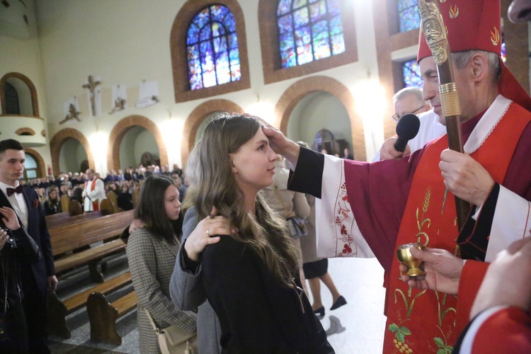 Bierzmowanie młodych z Nawojowej i Zawady