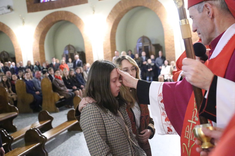 Bierzmowanie młodych z Nawojowej i Zawady