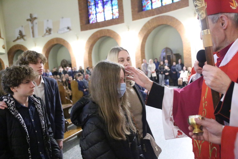 Bierzmowanie młodych z Nawojowej i Zawady