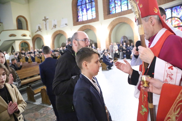 Bierzmowanie młodych z Nawojowej i Zawady
