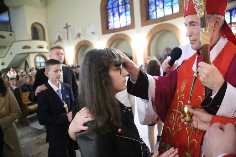 Bierzmowanie młodych z Nawojowej i Zawady