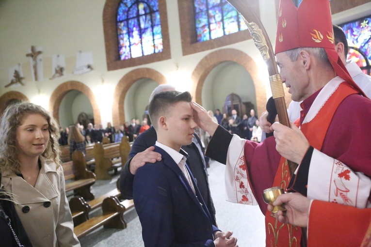 Bierzmowanie młodych z Nawojowej i Zawady