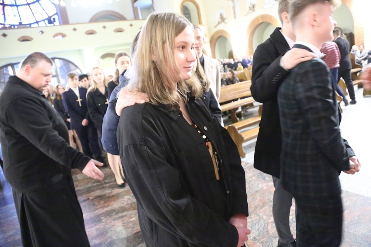 Bierzmowanie młodych z Nawojowej i Zawady