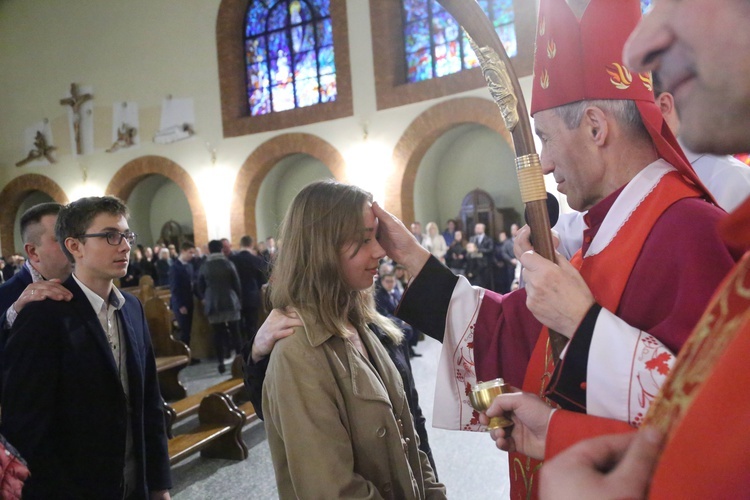 Bierzmowanie młodych z Nawojowej i Zawady