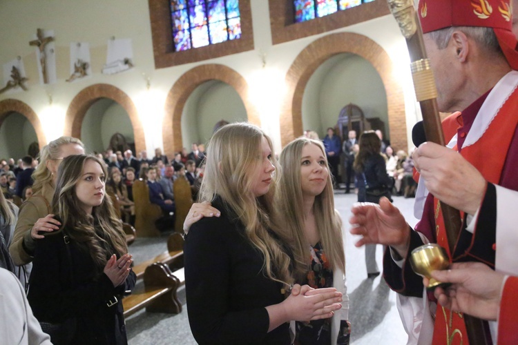 Bierzmowanie młodych z Nawojowej i Zawady