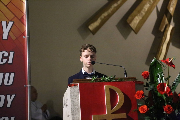 Bierzmowanie młodych z Nawojowej i Zawady