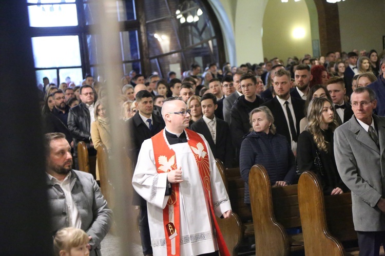 Bierzmowanie młodych z Nawojowej i Zawady