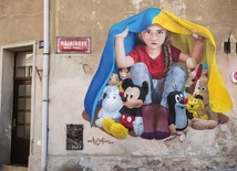 Antywojenne graffiti na praskim murze wykonał artysta ukrywający się pod pseudonimem Chemis.
19.03.2022  Praga, Czechy