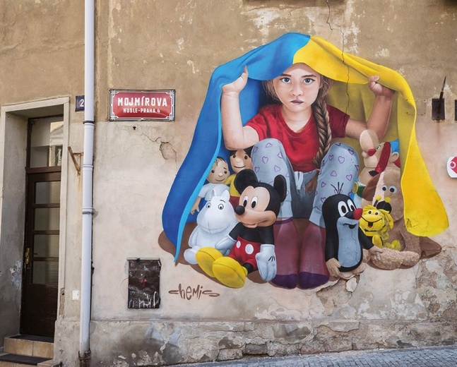 Antywojenne graffiti na praskim murze wykonał artysta ukrywający się pod pseudonimem Chemis.
19.03.2022  Praga, Czechy