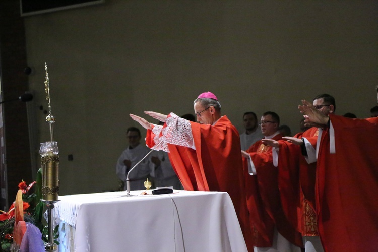 Bierzmowanie młodych z parafii kolejowej