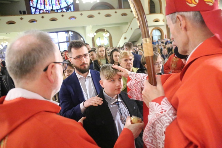 Bierzmowanie młodych z parafii kolejowej