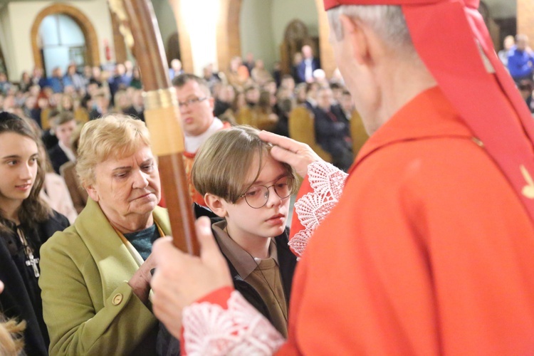 Bierzmowanie młodych z parafii kolejowej