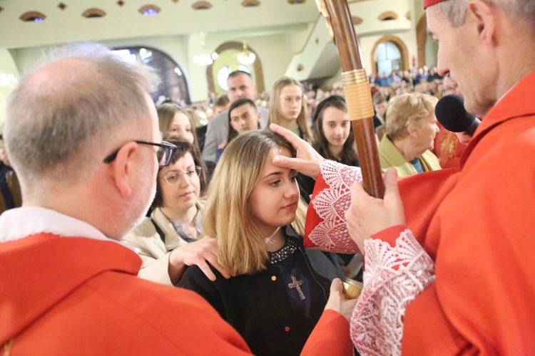 Bierzmowanie młodych z parafii kolejowej