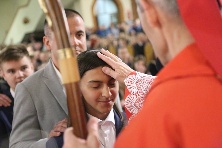 Bierzmowanie młodych z parafii kolejowej