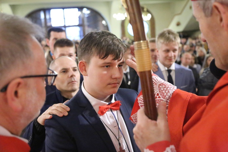 Bierzmowanie młodych z parafii kolejowej