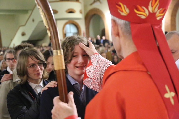 Bierzmowanie młodych z parafii kolejowej