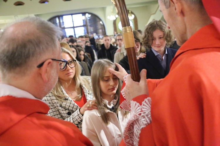 Bierzmowanie młodych z parafii kolejowej