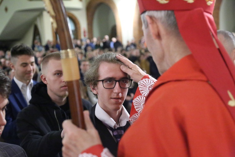 Bierzmowanie młodych z parafii kolejowej