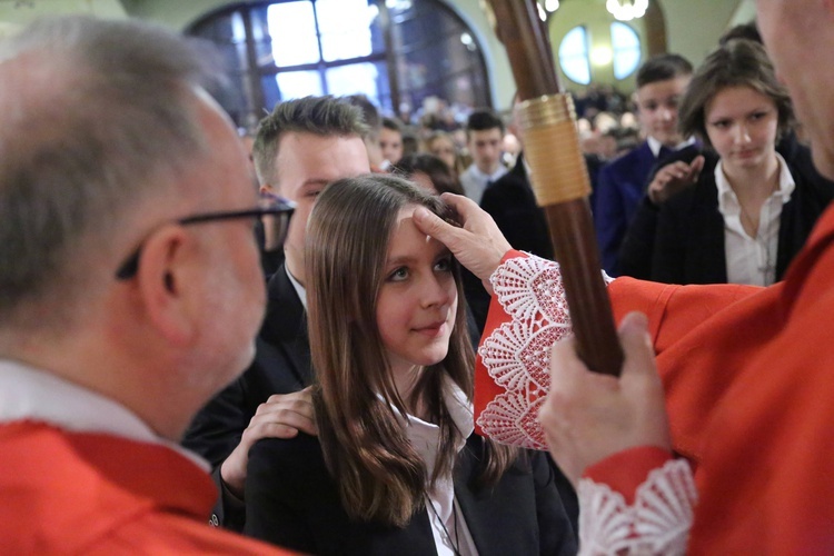 Bierzmowanie młodych z parafii kolejowej