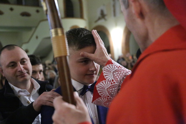 Bierzmowanie młodych z parafii kolejowej