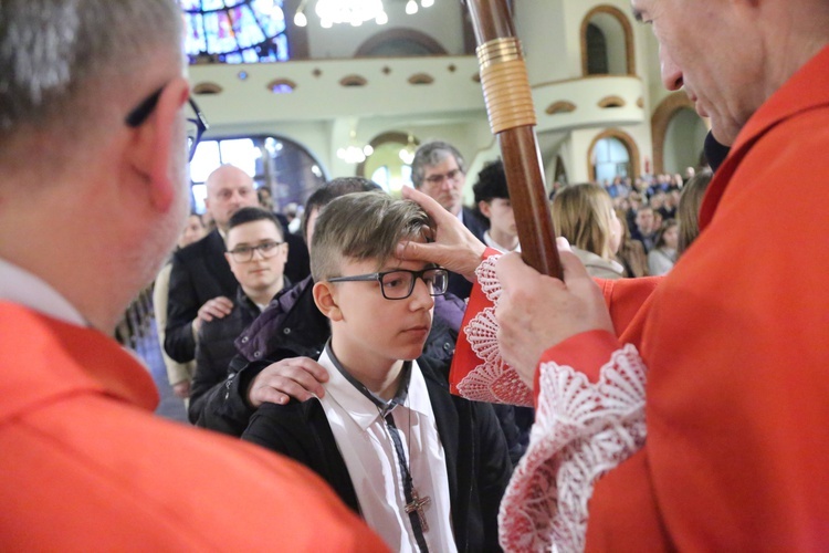 Bierzmowanie młodych z parafii kolejowej