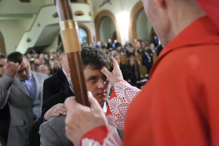 Bierzmowanie młodych z parafii kolejowej