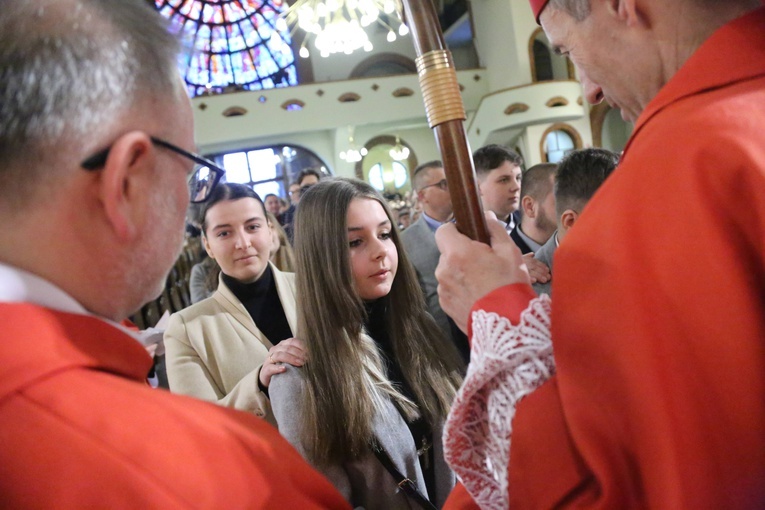Bierzmowanie młodych z parafii kolejowej