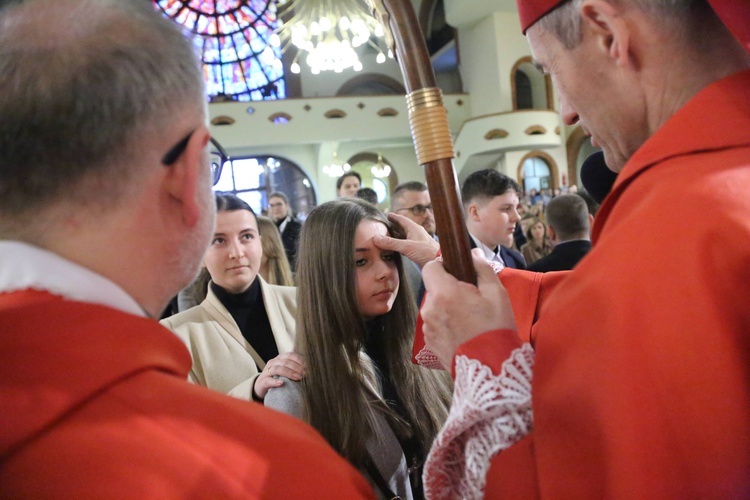 Bierzmowanie młodych z parafii kolejowej
