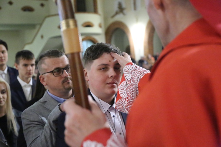 Bierzmowanie młodych z parafii kolejowej