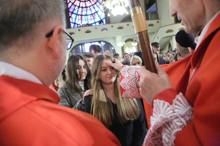 Bierzmowanie młodych z parafii kolejowej