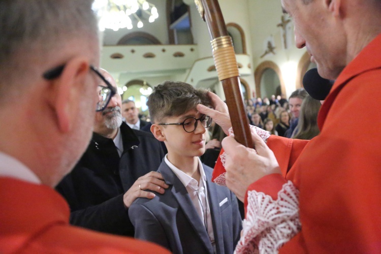 Bierzmowanie młodych z parafii kolejowej
