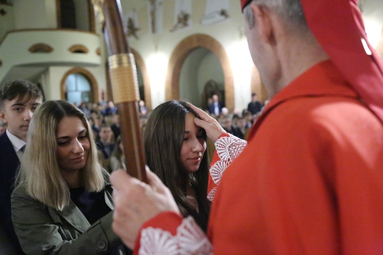 Bierzmowanie młodych z parafii kolejowej