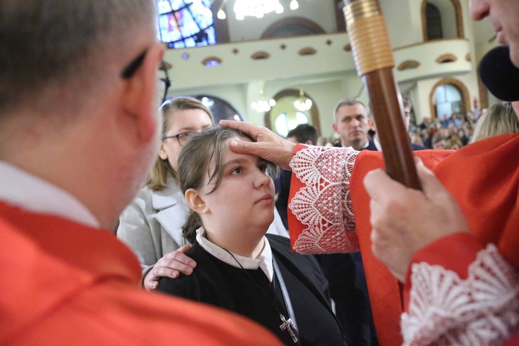 Bierzmowanie młodych z parafii kolejowej
