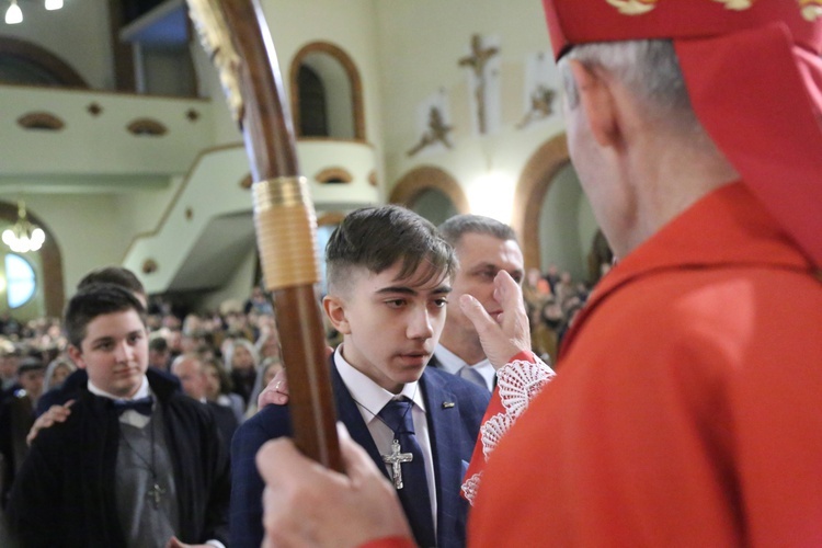 Bierzmowanie młodych z parafii kolejowej