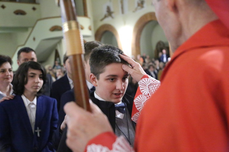 Bierzmowanie młodych z parafii kolejowej