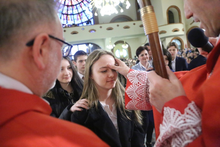 Bierzmowanie młodych z parafii kolejowej