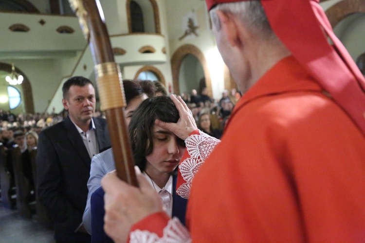 Bierzmowanie młodych z parafii kolejowej