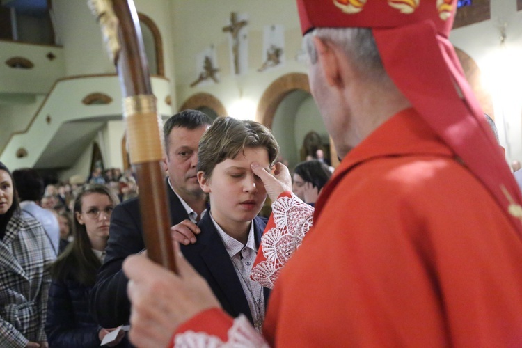 Bierzmowanie młodych z parafii kolejowej