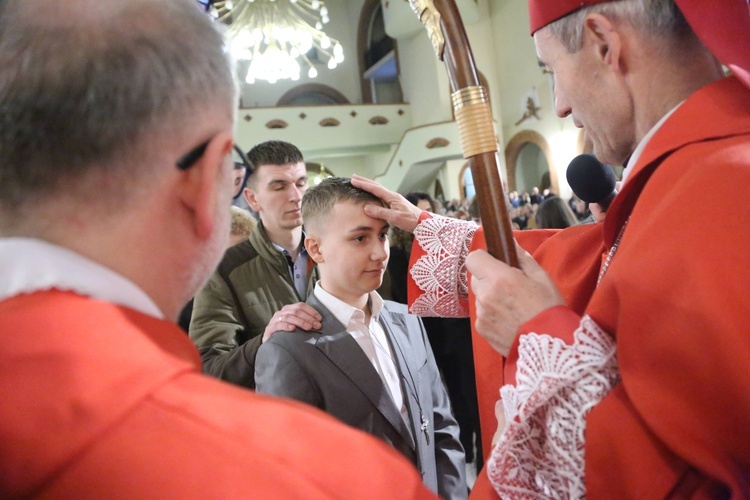 Bierzmowanie młodych z parafii kolejowej