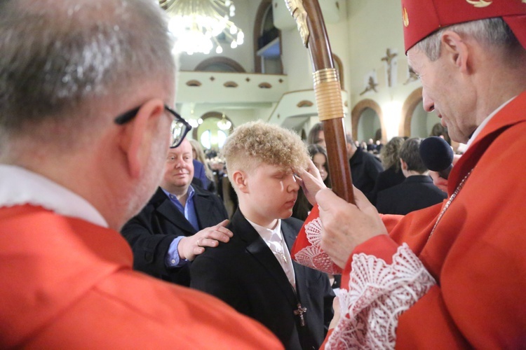 Bierzmowanie młodych z parafii kolejowej