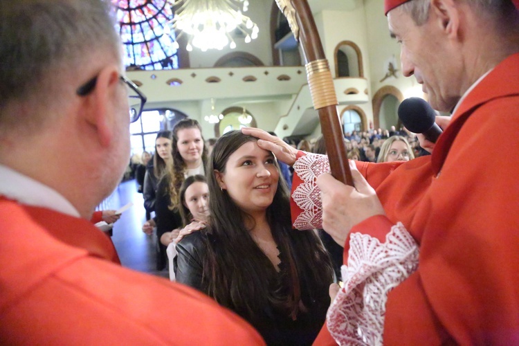 Bierzmowanie młodych z parafii kolejowej