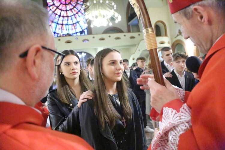 Bierzmowanie młodych z parafii kolejowej